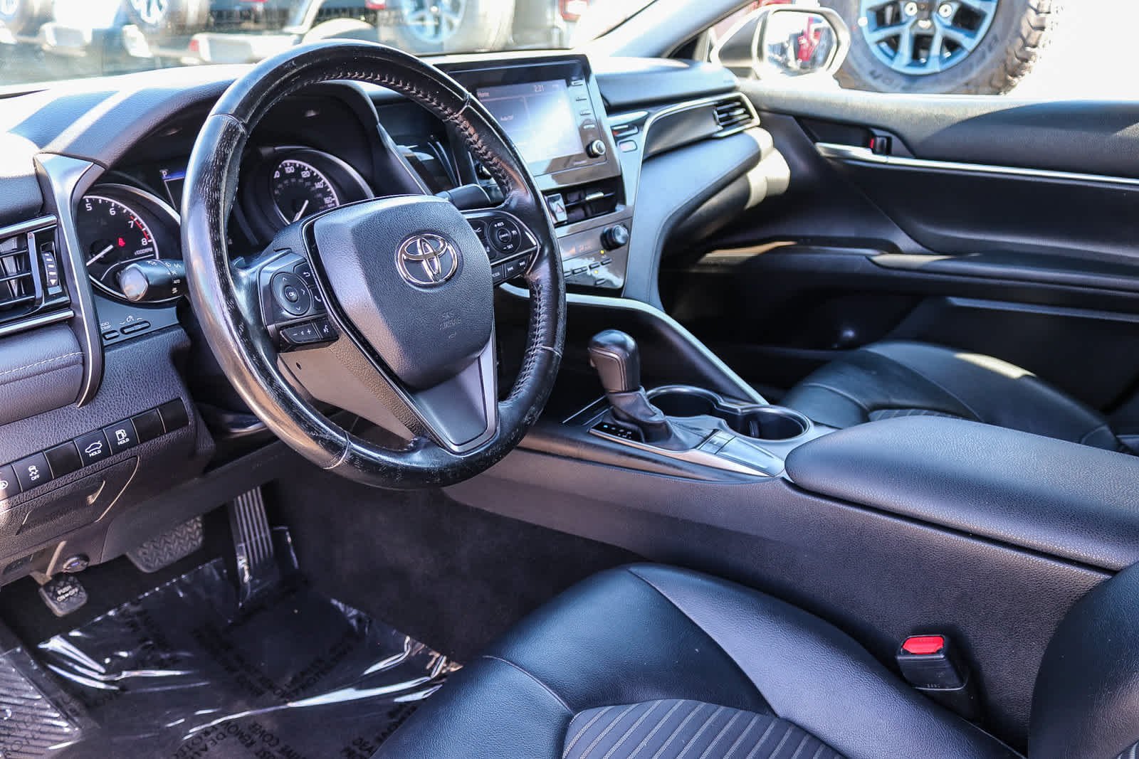 Used 2023 Ice Cap Toyota SE image 17
