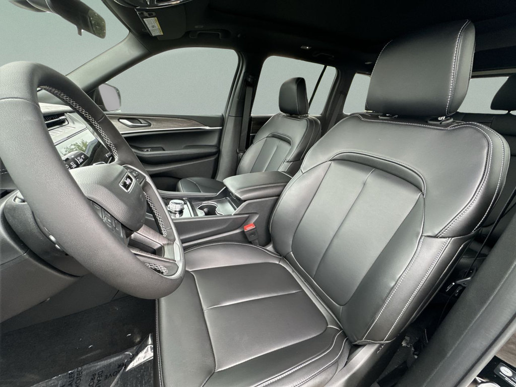 New 2026 Diamond Black Crystal Pearlcoat Jeep Limited image 33