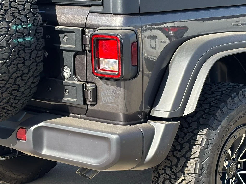 New 2026 Granite Crystal Metallic Clear Coat Jeep 4-Door Willys 4x4 image 4