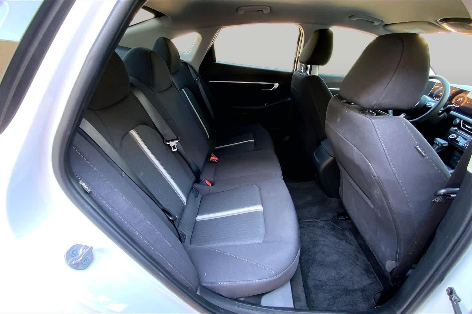 Used 2025 Serenity White Hyundai SE image 19