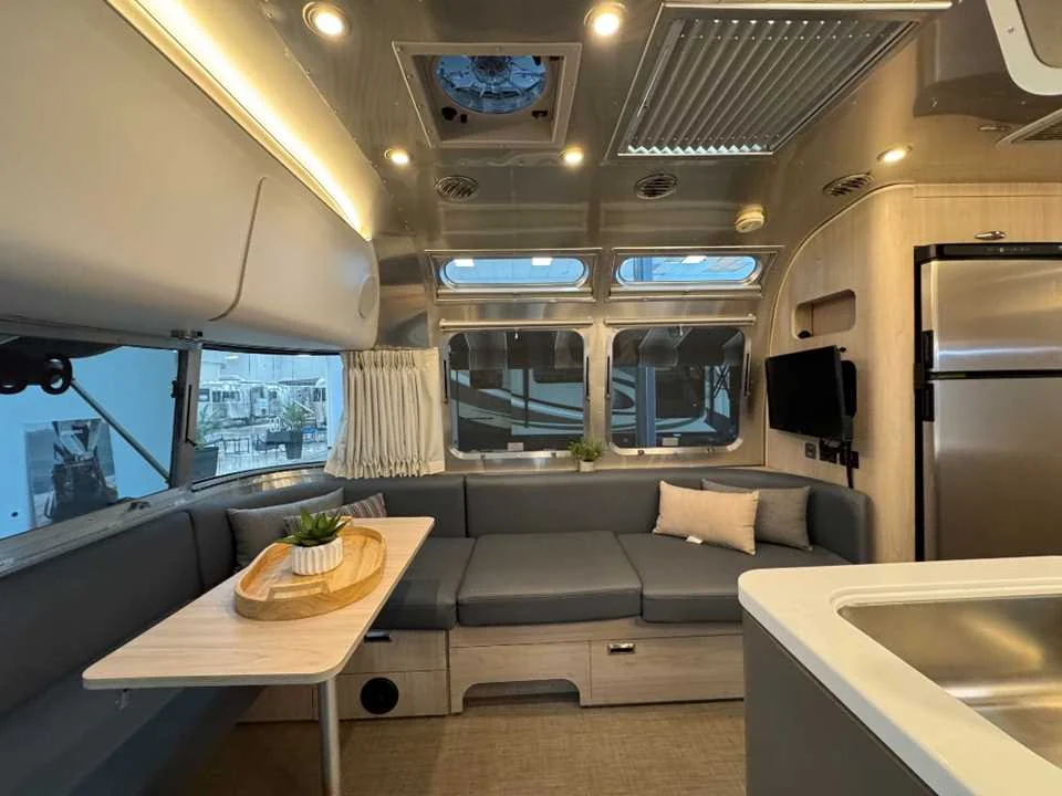 Used 2024 SILVER AIRSTREAM  image 7