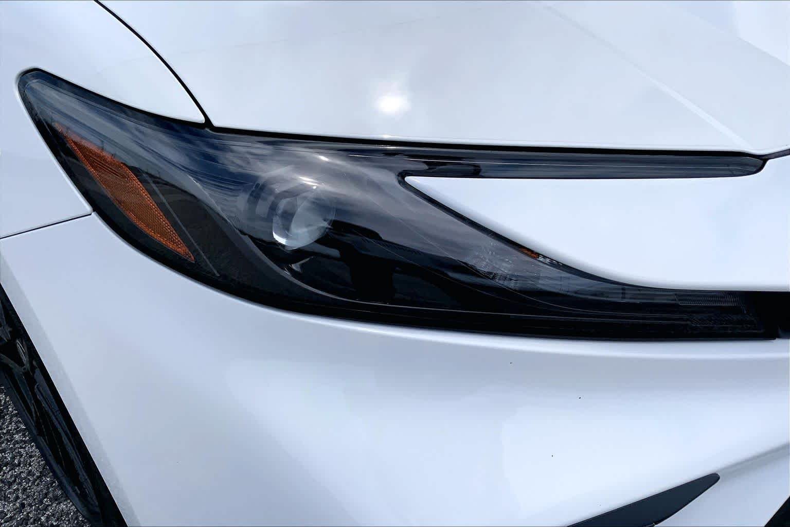 Used 2025 Ice Cap Toyota SE image 27