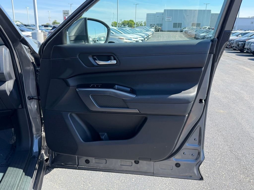 Used 2023 Gray Nissan SL image 27