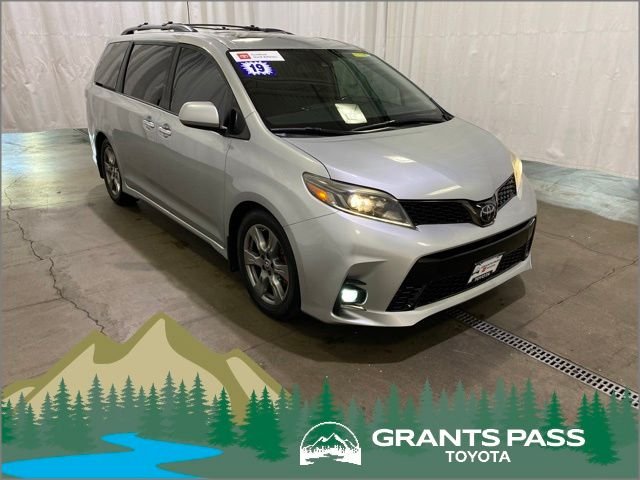 2019 Toyota Sienna SE Premium V6 8-Passenger's photo