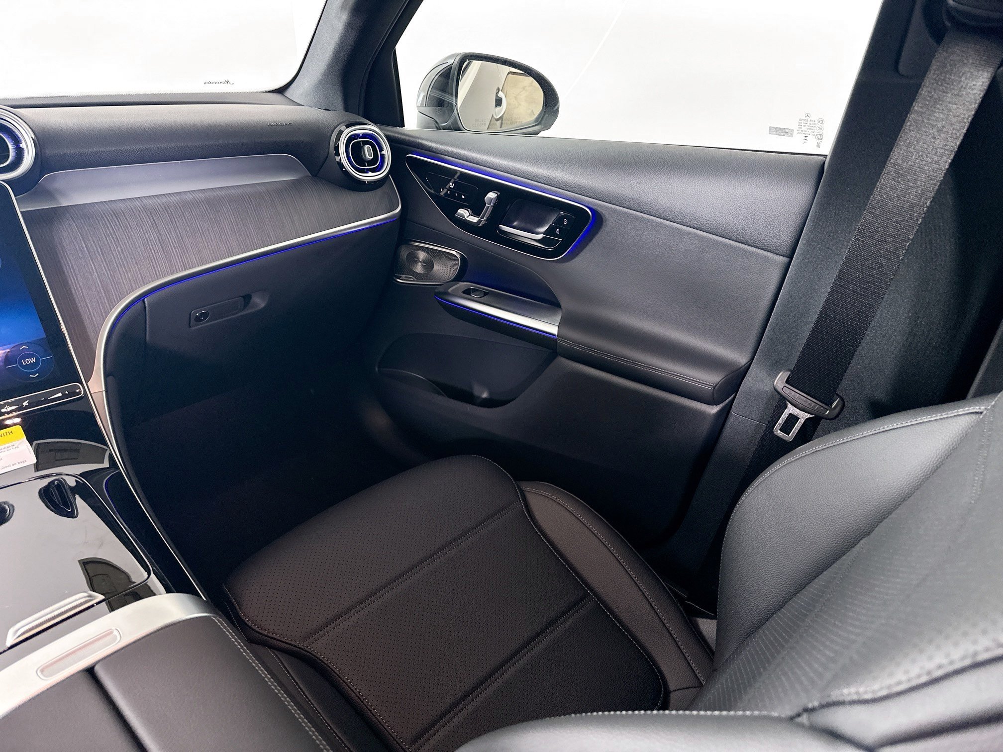 Used 2026  Mercedes-Benz GLC 300 image 30