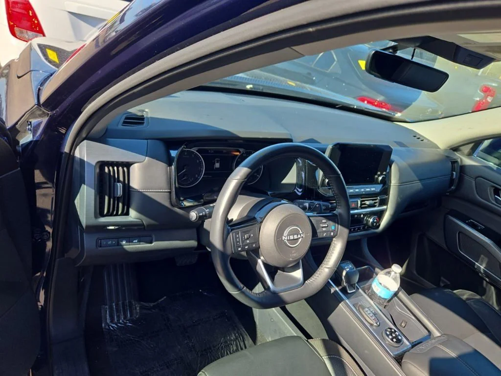 Used 2025 Blue Nissan SL image 10