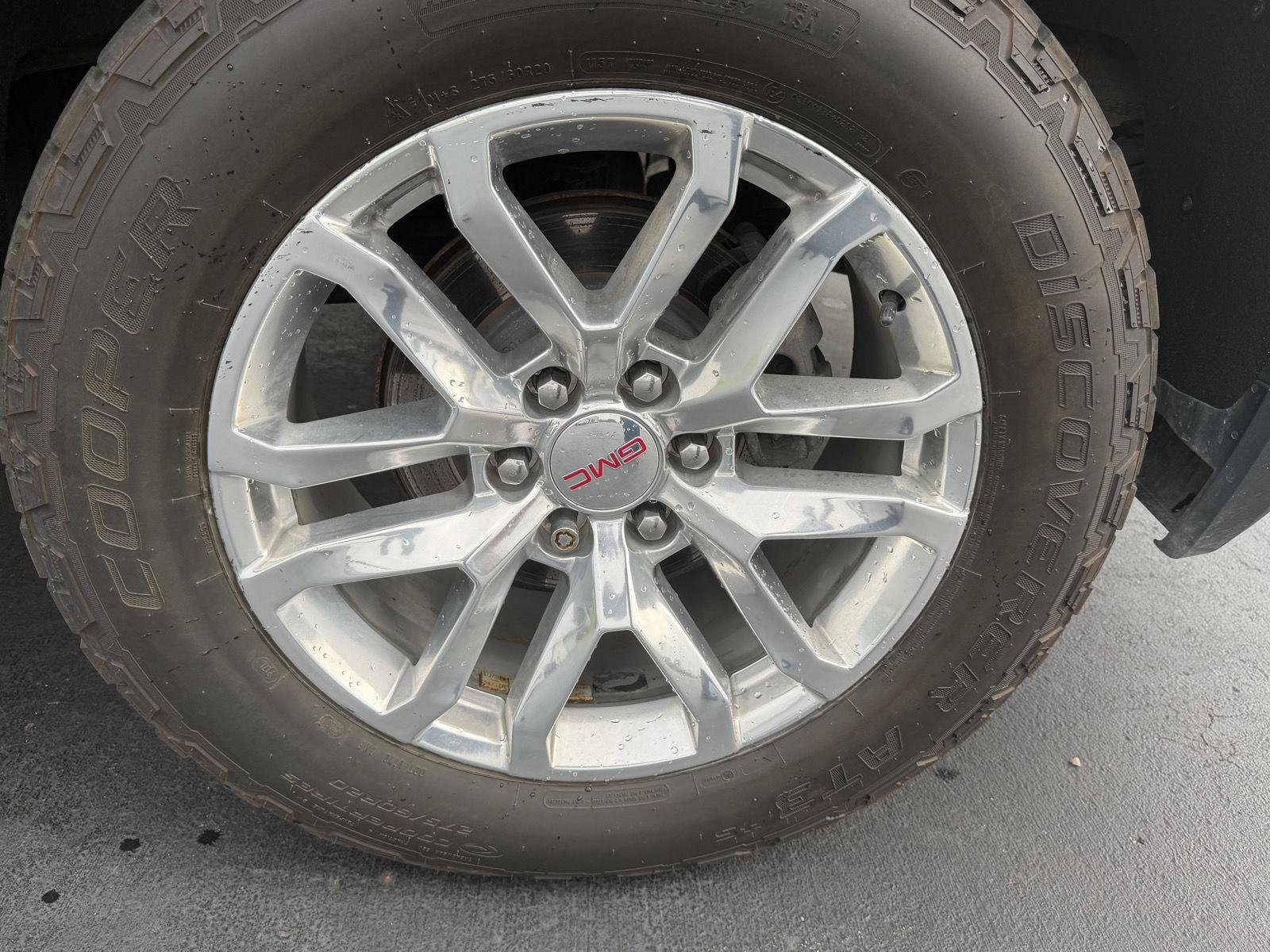 Used 2019 Dark Sky Metallic GMC SLE image 41