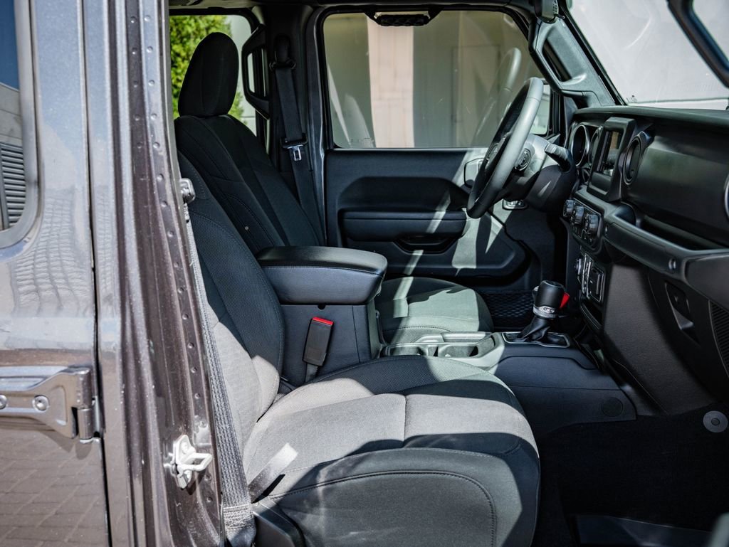 Used 2023 Granite Crystal Metallic Clearcoat Jeep Sport S image 21