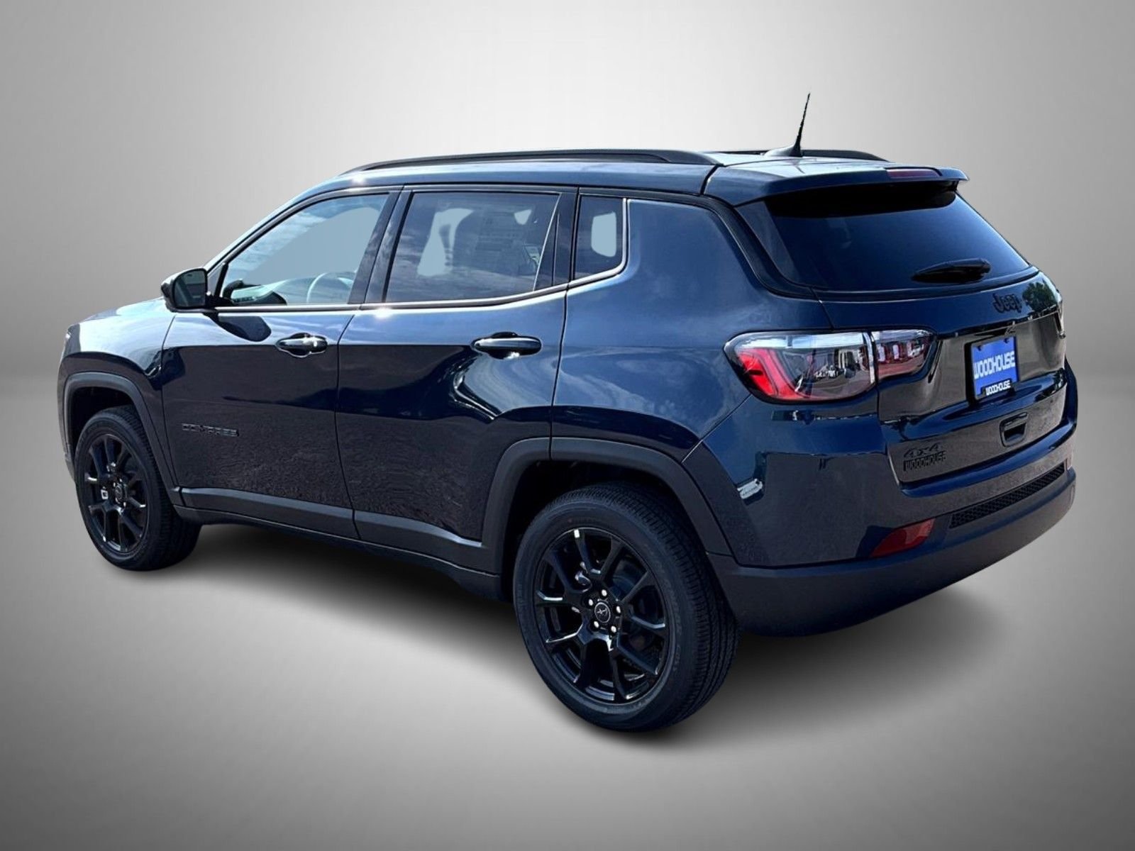 New 2026 Fathom Blue Pearl-Coat Exterior Paint Jeep Latitude image 7