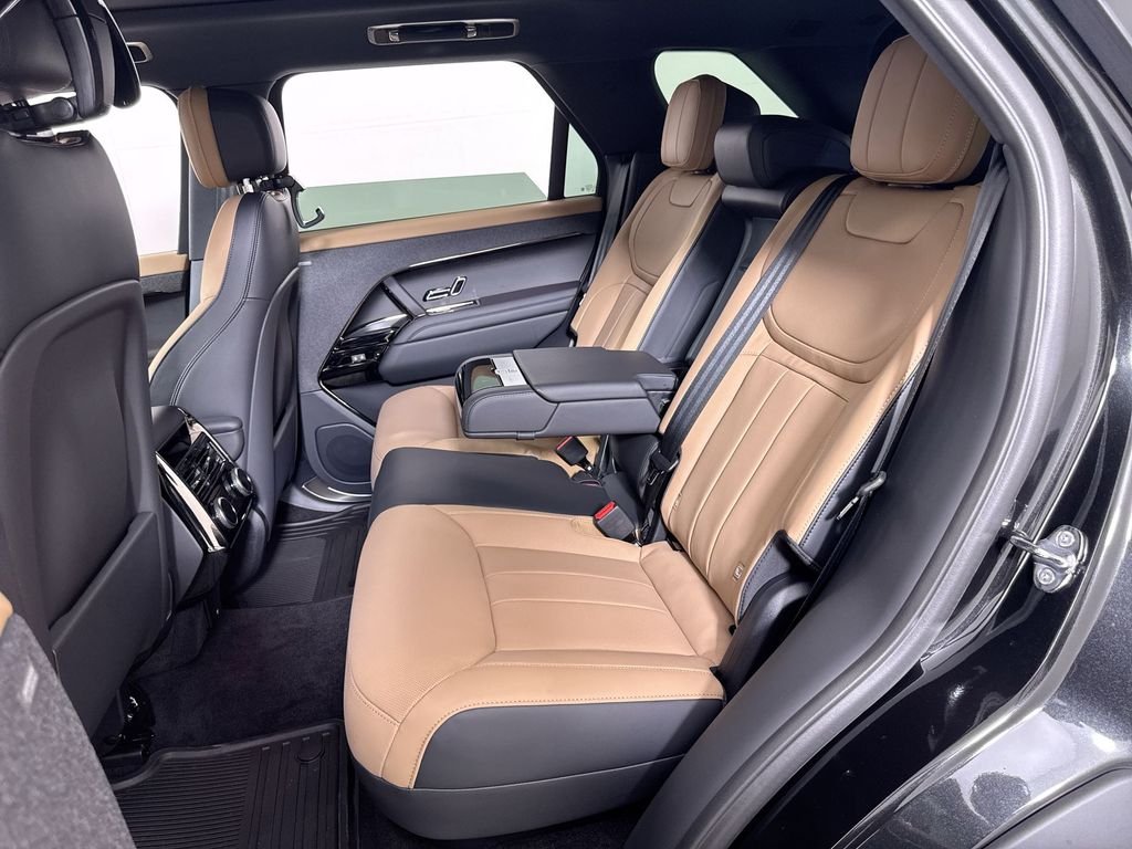 New 2027 Santorini Black Land Rover Dynamic SE image 20