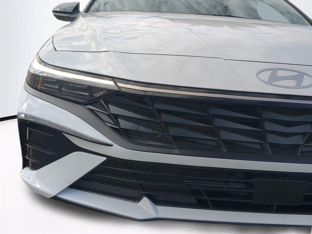 New 2026 White Hyundai SEL Sport Premium image 10