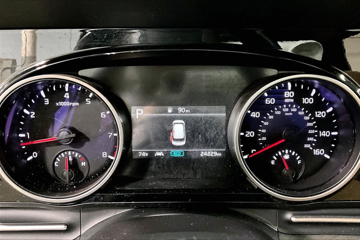 Used 2024 Snow White Pearl Kia EX image 26
