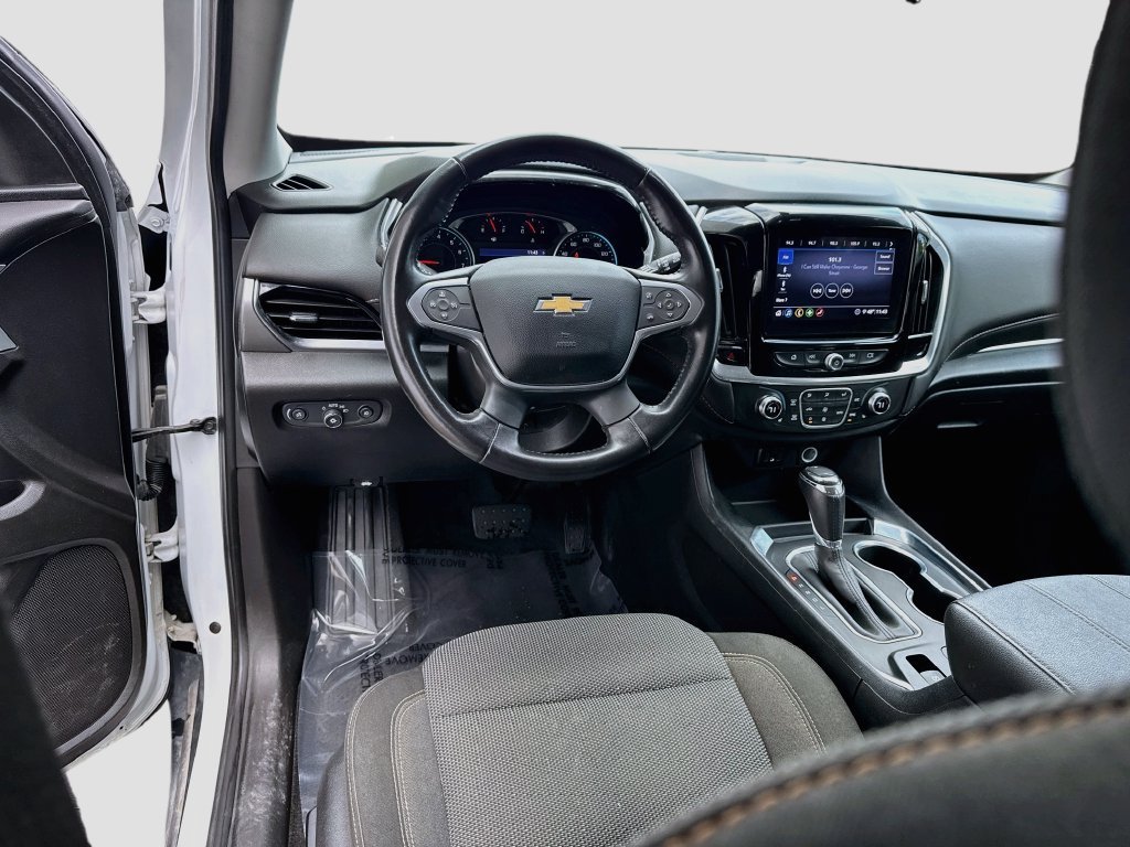 Used 2020 SUMMIT WHITE Chevrolet LT Cloth image 25