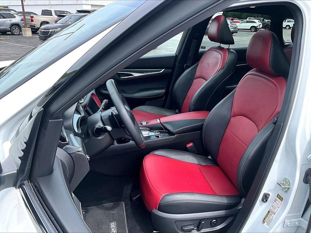 Used 2024 White INFINITI SPORT image 10
