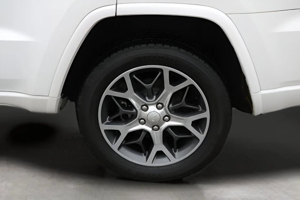 Used 2019 Off-white Jeep Overland image 9
