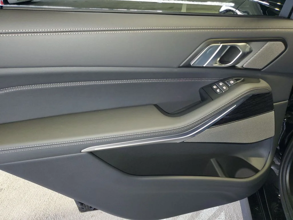 New 2027 Black BMW xDrive40i image 9