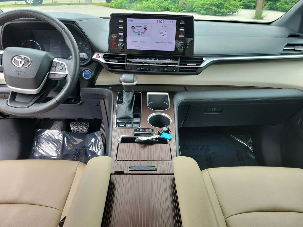 Used 2023  Toyota XLE image 14
