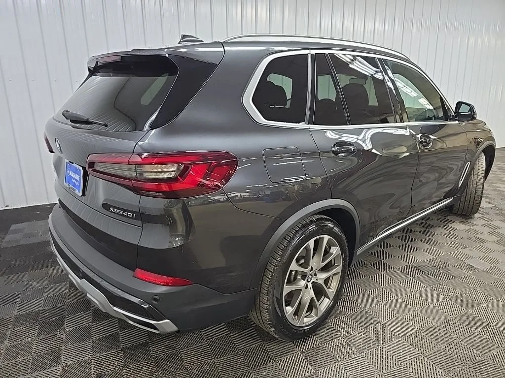 Used 2021 Gray BMW xDrive40i image 12