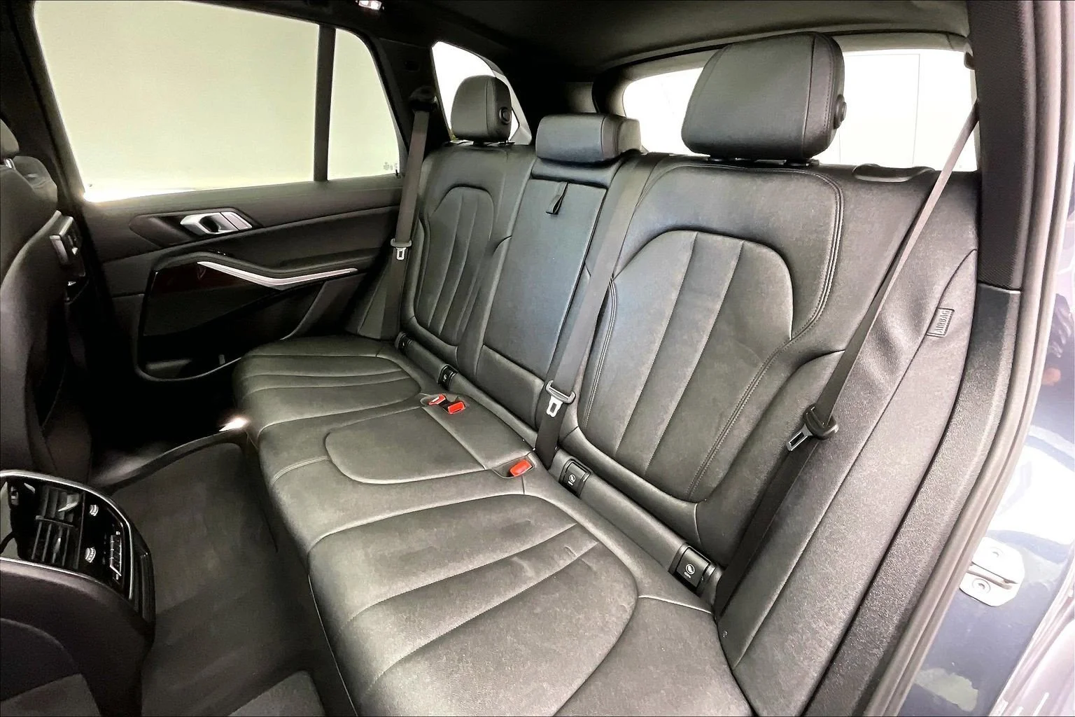 Used 2021 Arctic Gray Metallic BMW xDrive40i image 19