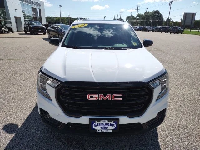 Used 2024 Summit White GMC SLT image 9
