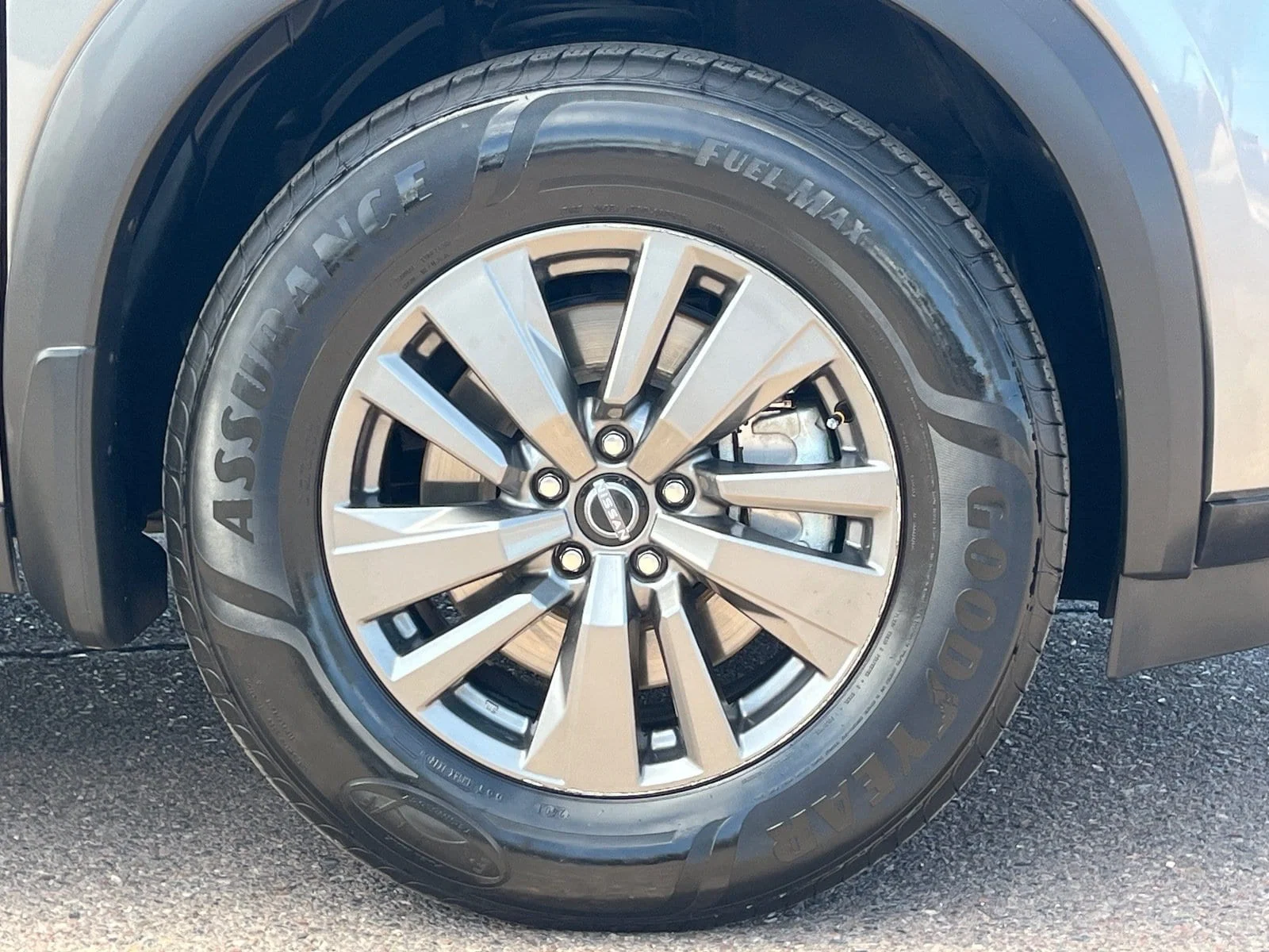 Used 2022 Gun Metallic Nissan SV image 7