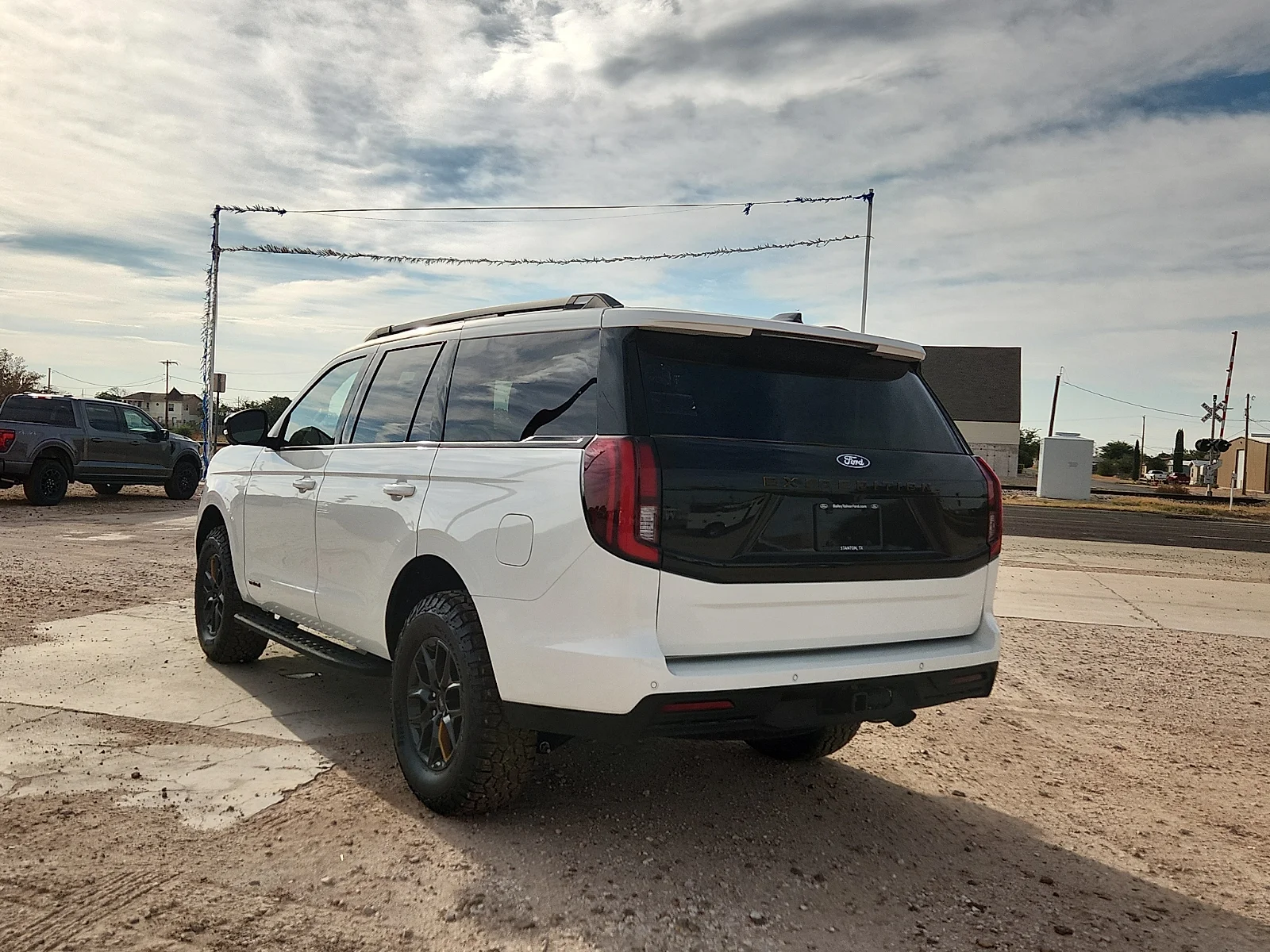 New 2027 Star White Metallic Tri-Coat Ford Tremor image 5