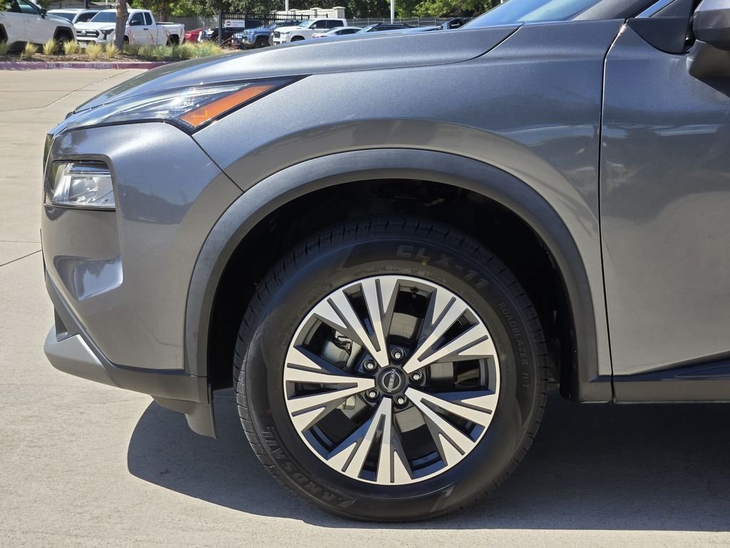 Used 2023 Gray Nissan SV image 7