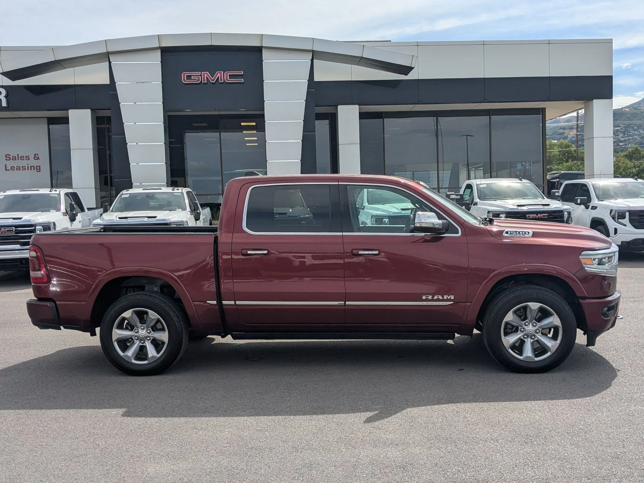 Used 2021 Delmonico Red Pearlcoat Ram Limited image 7