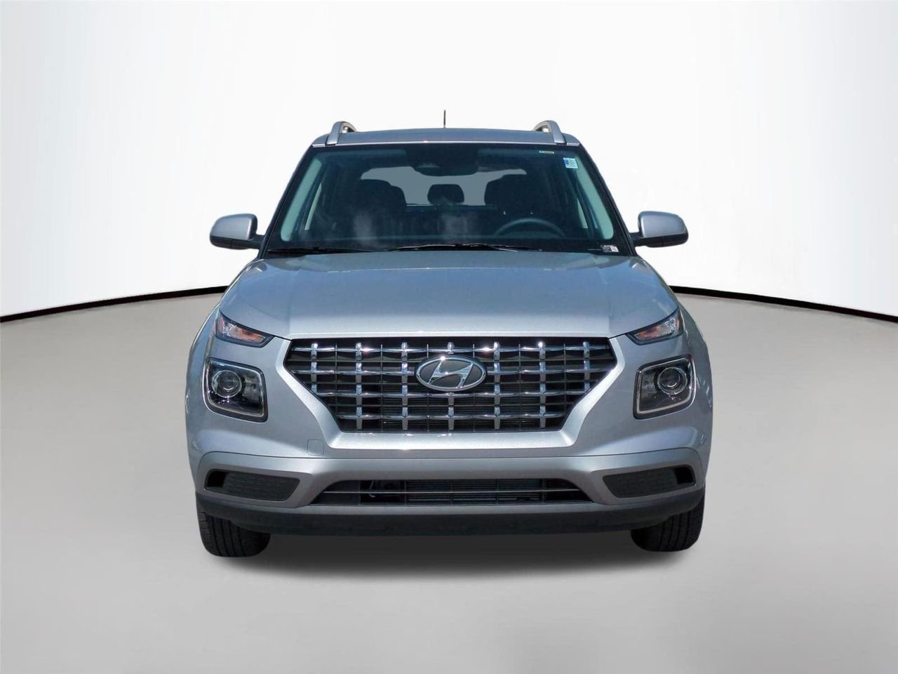 New 2026 Shimmering Silver Hyundai SEL image 2