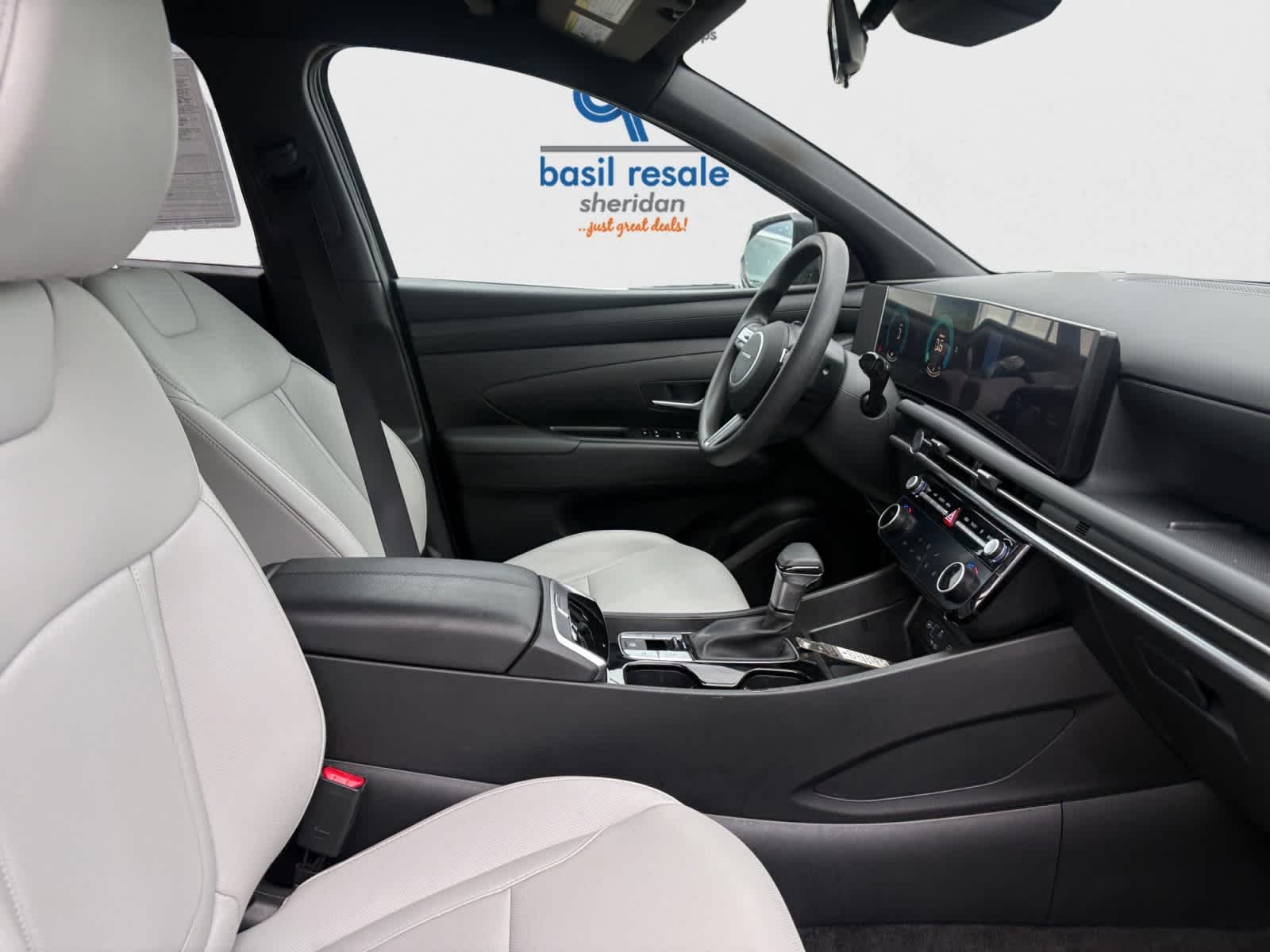 Used 2025 Hampton Gray Hyundai SEL image 14