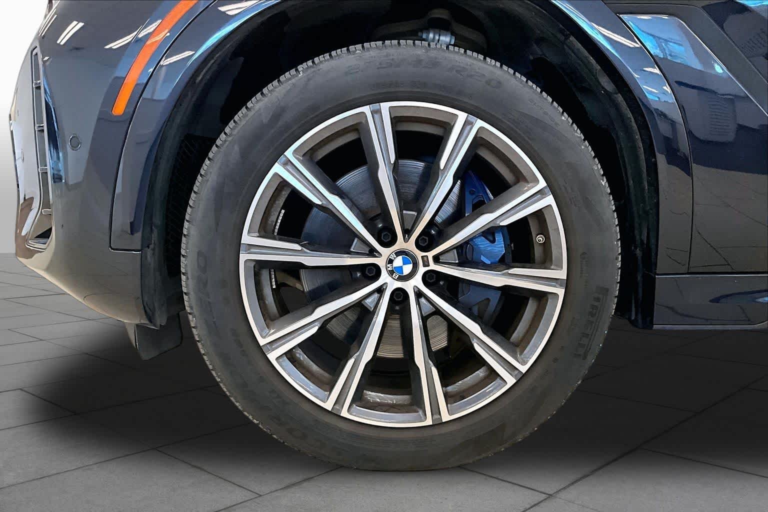 Used 2026 Carbon Black Metallic BMW xDrive40i image 10
