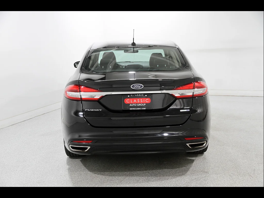 Used 2018 Shadow Black Ford SE image 19
