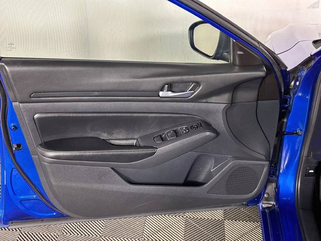 Used 2025 Blue Nissan 2.5 SV image 10