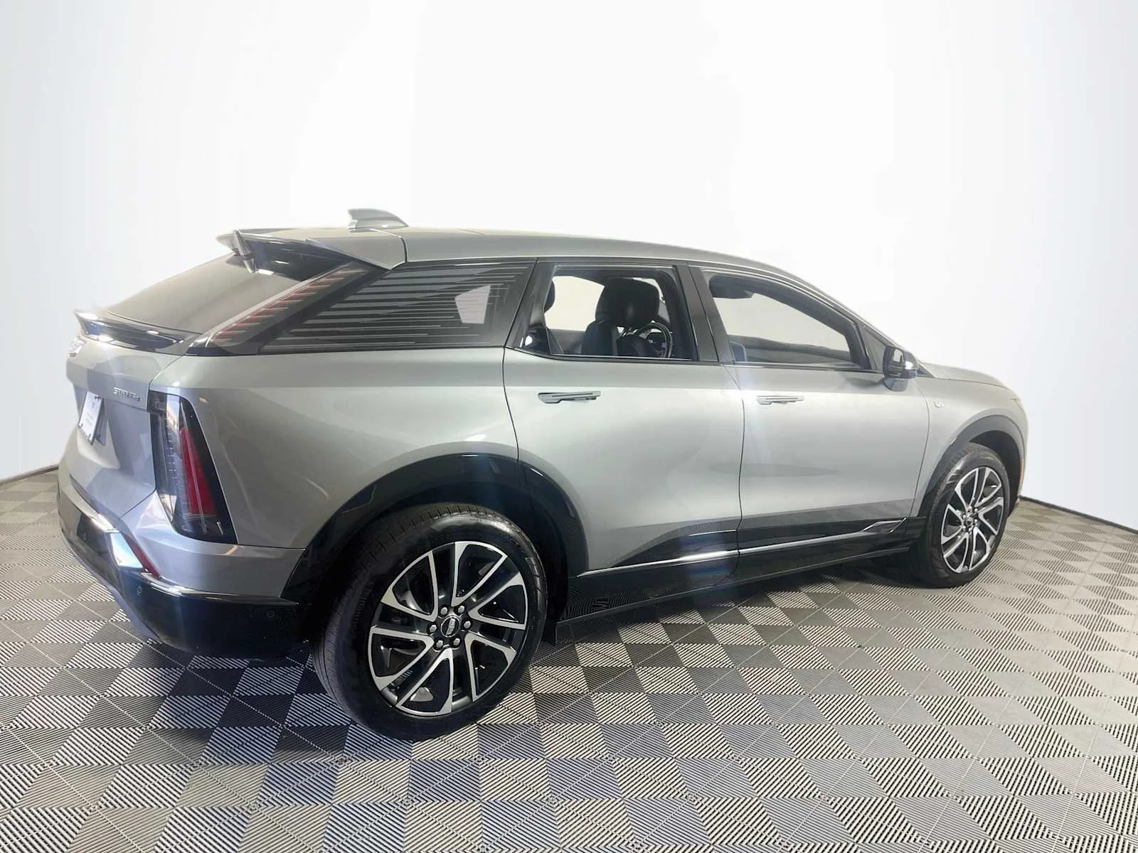 Used 2025 Argent Silver Metallic Cadillac Sport image 4