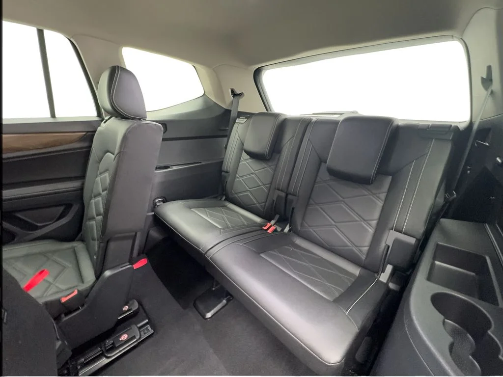 Used 2025 Gray Volkswagen 2.0T SE image 25