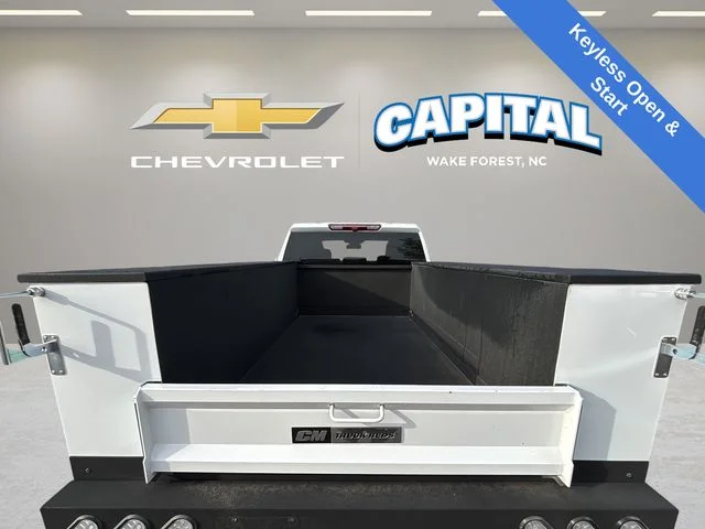 Used 2025 White Chevrolet LT image 34