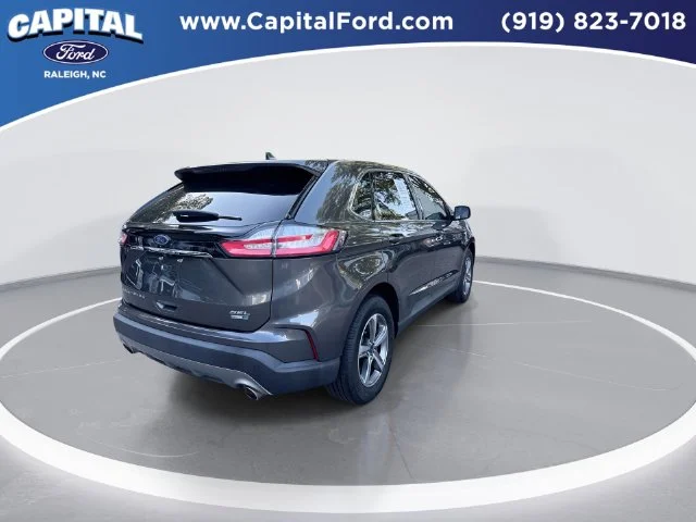 Used 2020 Gray Ford SEL image 8