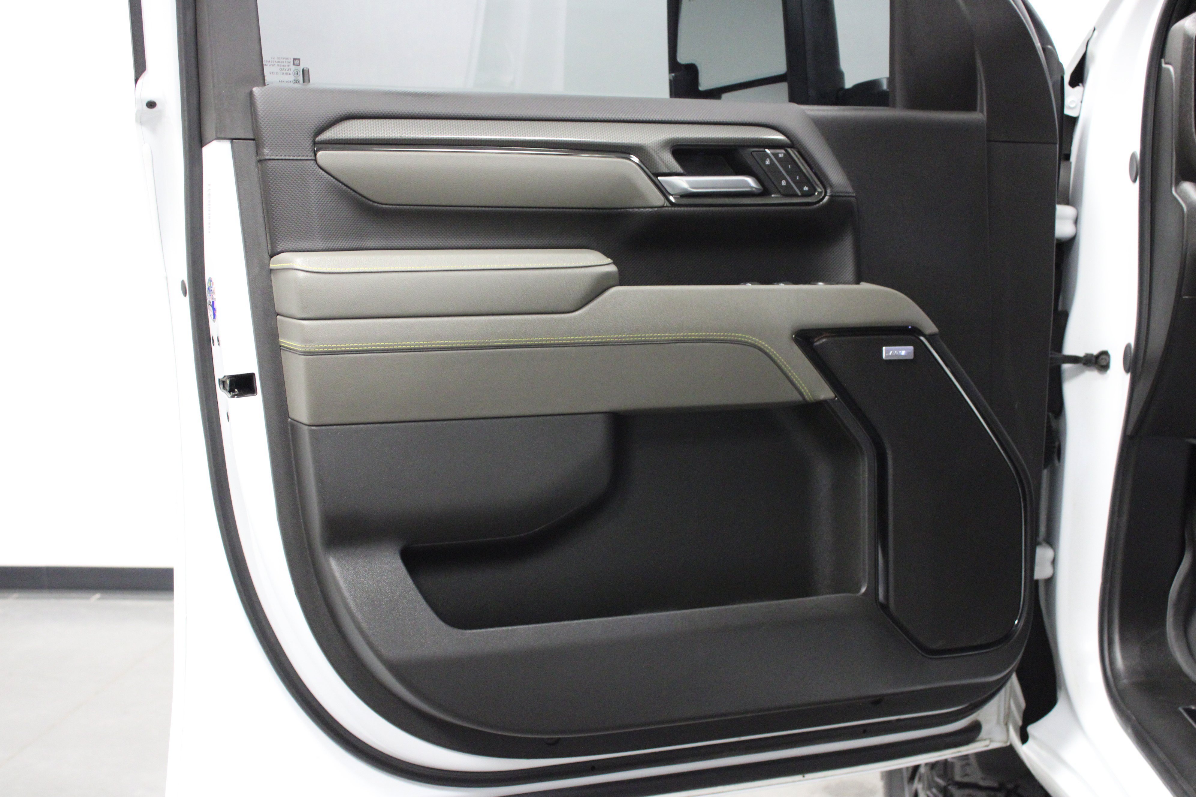 Used 2025 Summit White Chevrolet ZR2 image 11
