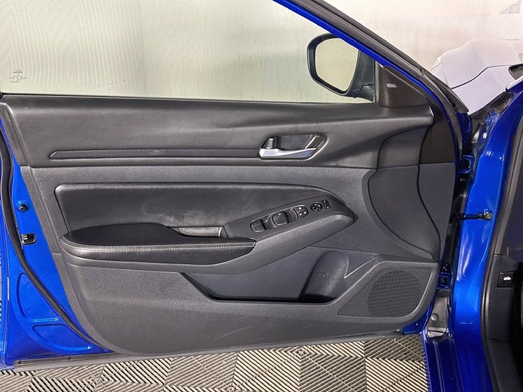 Used 2025 Bluestone Nissan 2.5 SV image 10