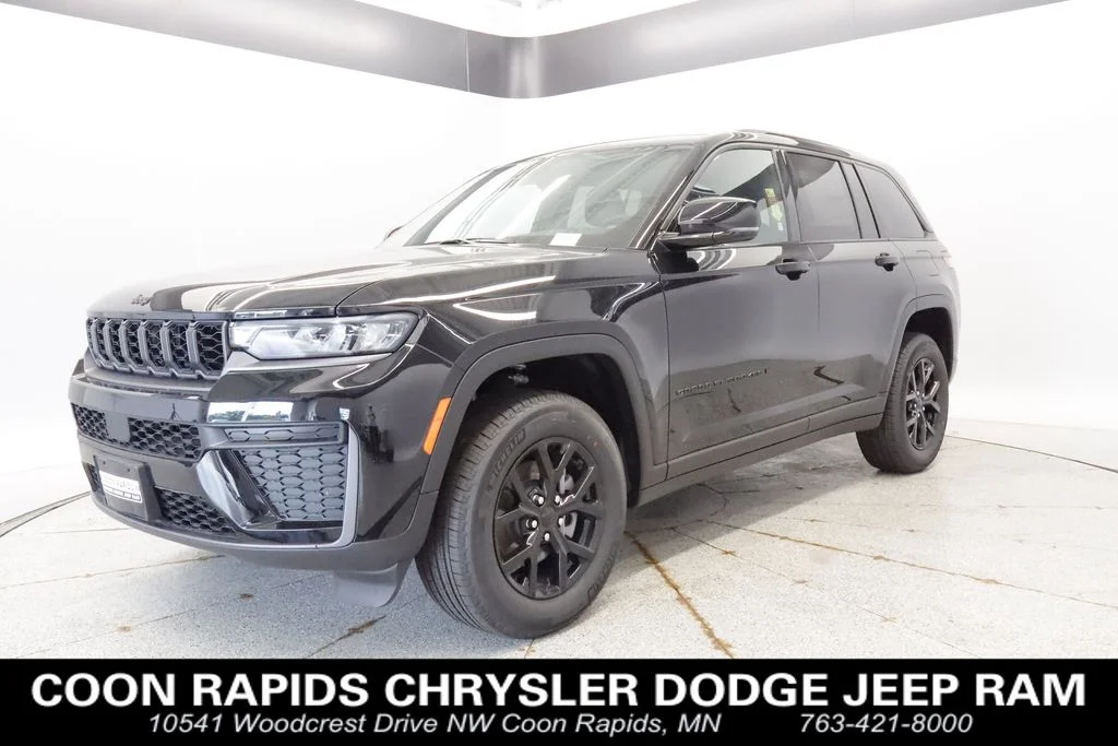 New 2026 Diamond Black Crystal Pearl-Coat Exterior Paint Jeep Altitude image 1