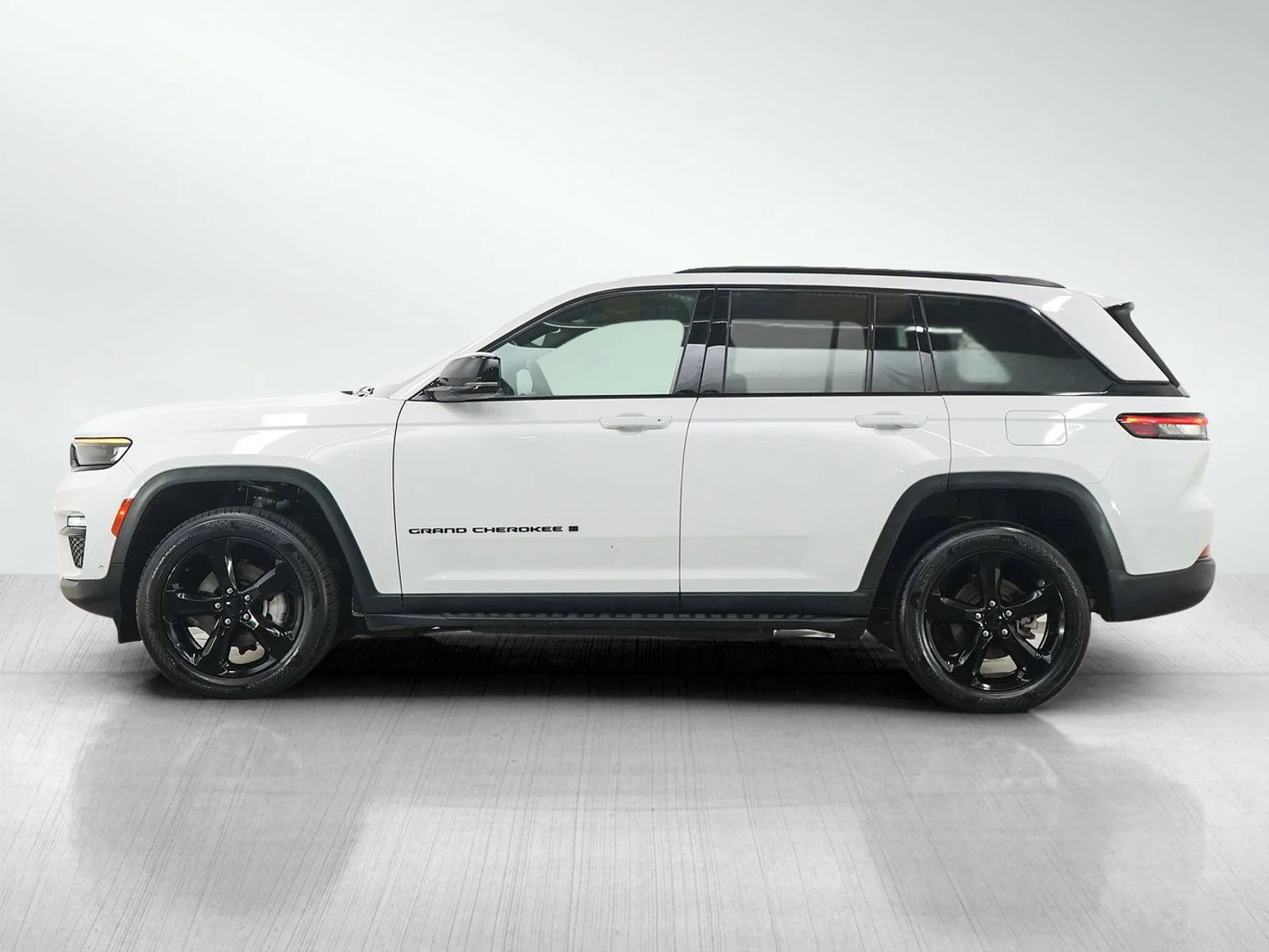 Used 2024 Jeep Grand Cherokee Limited with VIN 1C4RJHBG4RC205233 for sale in Hopkins, Minnesota