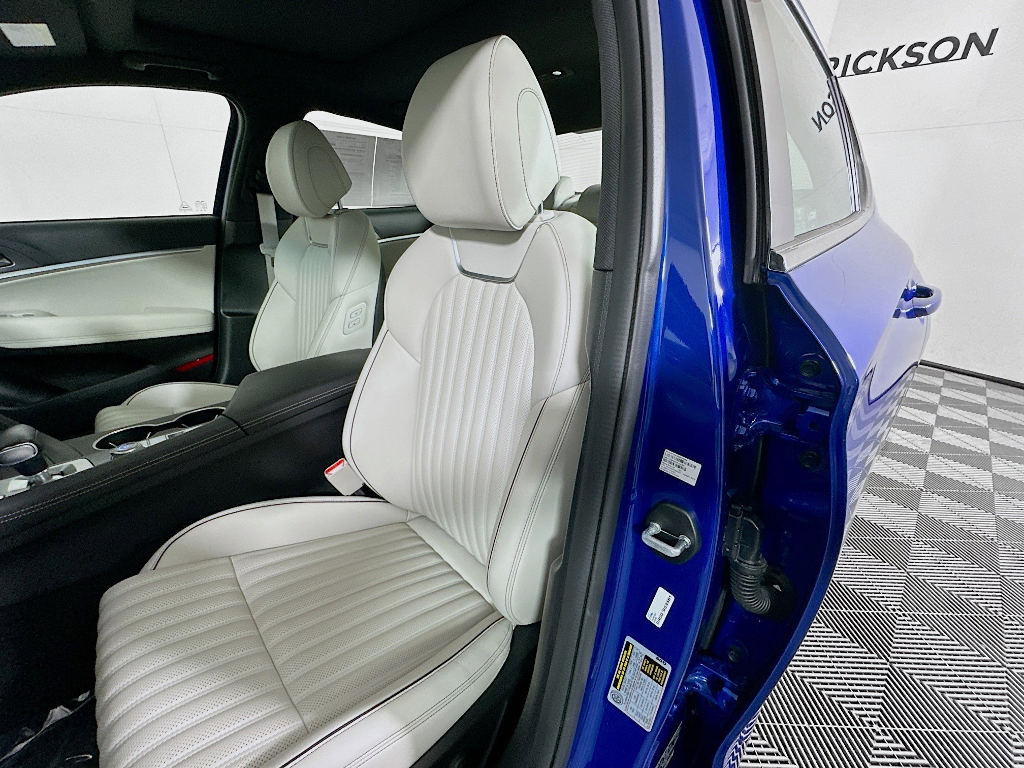 2025 GENESIS G70 Standard - Photo 12