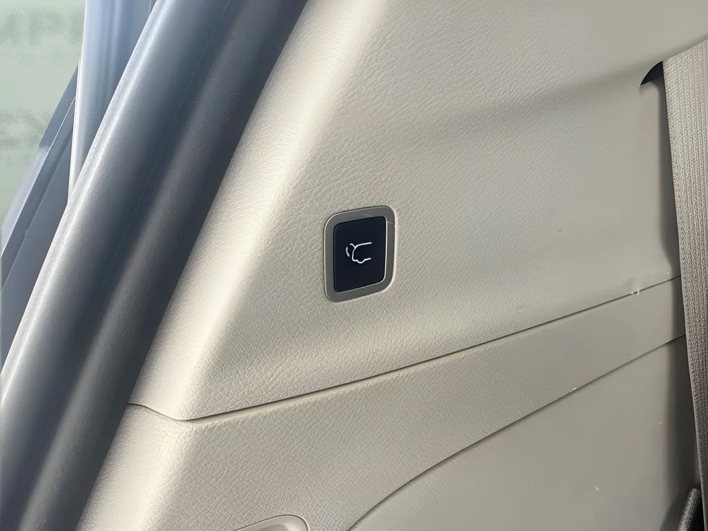 Used 2022 White Chrysler LX image 17