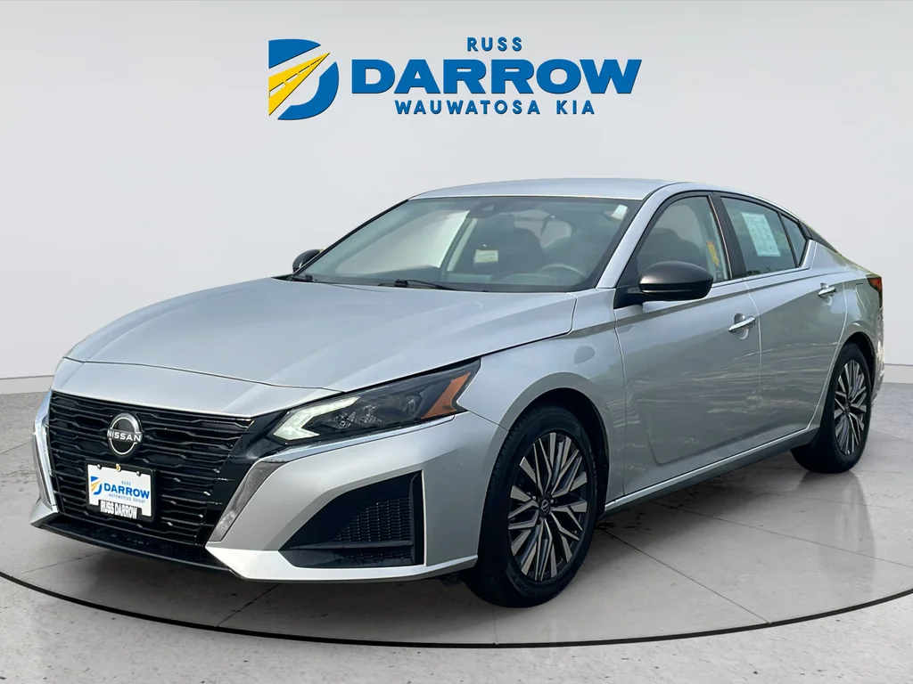 Used 2025 Silver Nissan 2.5 SV image 1