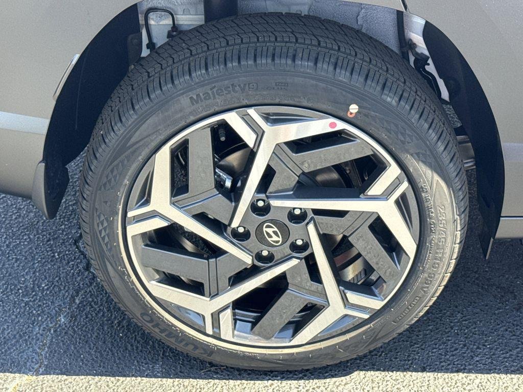 New 2026 White Hyundai SEL Premium AWD image 17