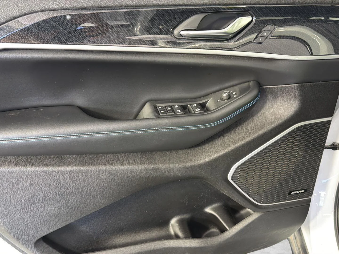 Used 2023 Bright White Clearcoat Jeep Trailhawk image 27