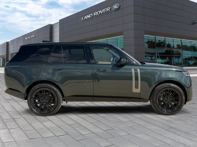 New 2026 Belgravia Green LAND ROVER SE image 6