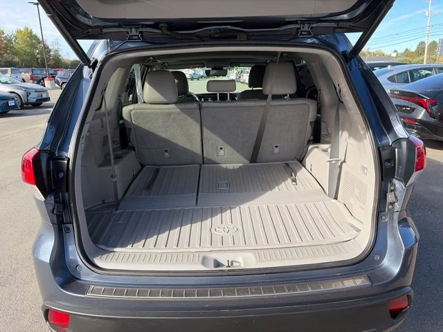 Used 2019 Blue Toyota XLE image 11
