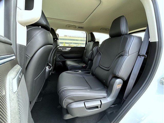 New 2026 RADIANT WHITE INFINITI Pure 4WD image 11