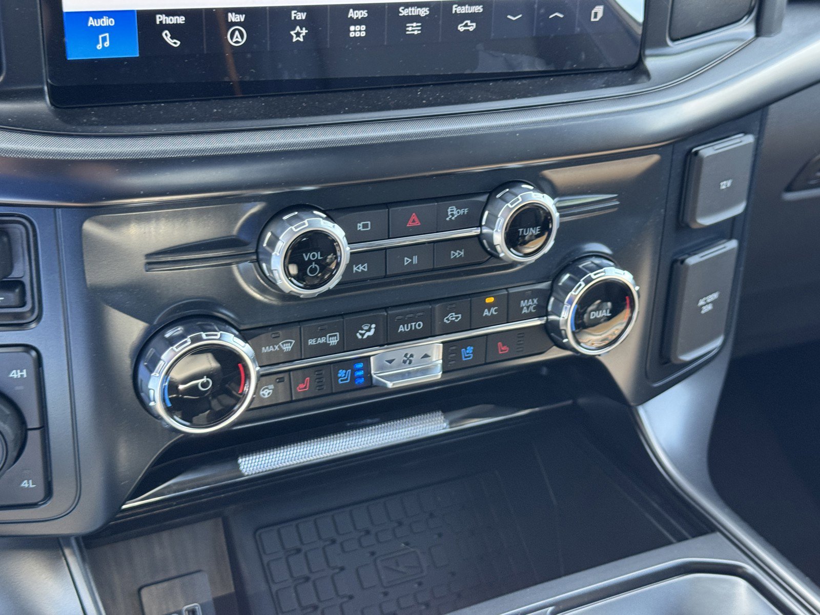 New 2025 Agate Black Metallic Ford Tremor® image 19